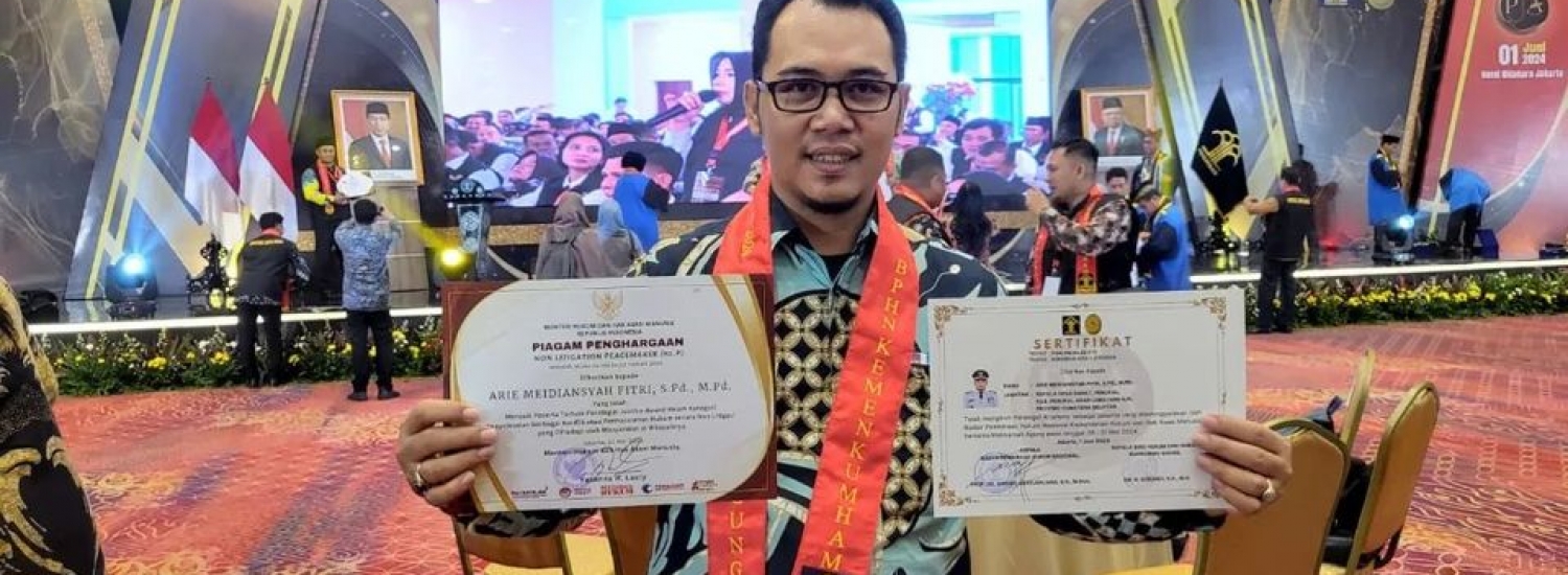 Kades Babat Jadi Yang Pertama dan Satu-satunya Di PALI Raih Penghargaan Non Litigation Peacemaker Ke